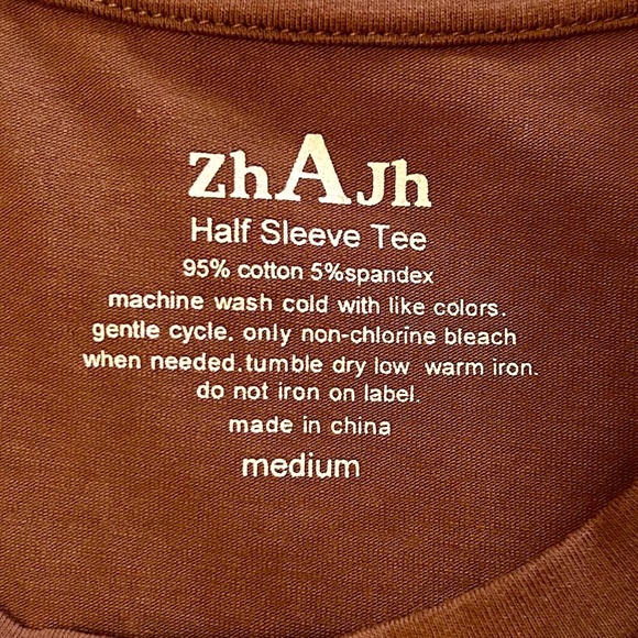 🌼3 for $20!🌼Women’s Brown Fitted Tee, Size Medium - Picture 5 of 5